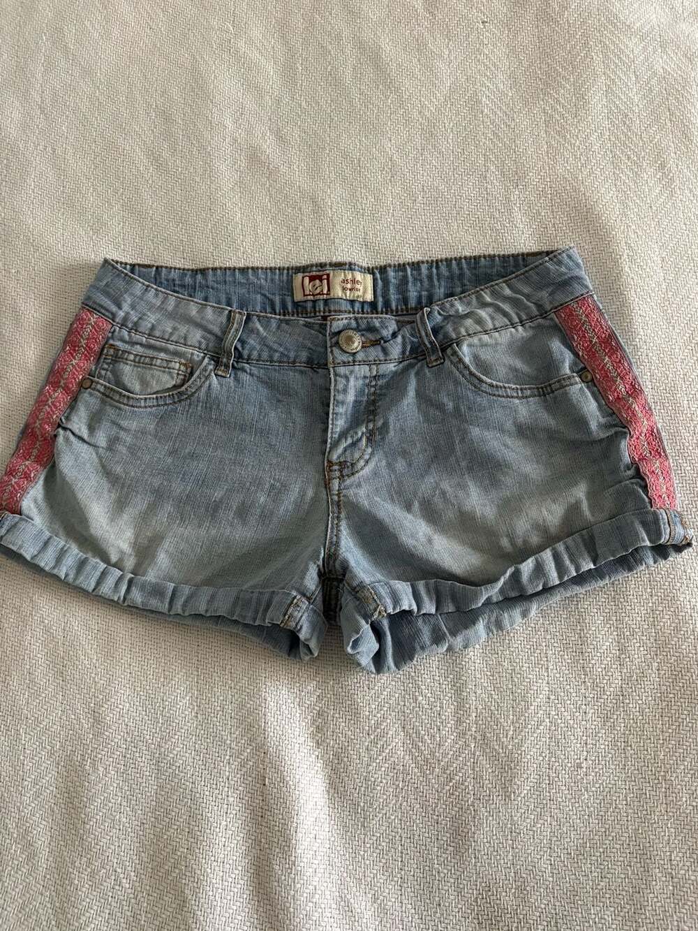 l.e.i. Ashley Low Rise Light Wash Denim Cuffed Shorts with Pink Embroidered Side